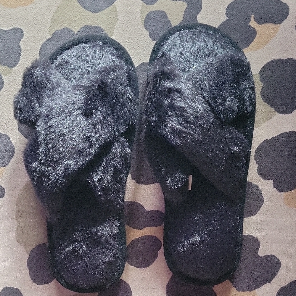 Cozy Black Faux Fur Women's Slippers